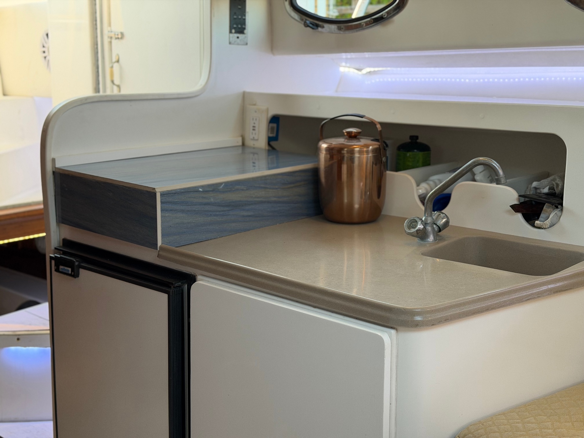 Kitchenette with sink and refrigerator