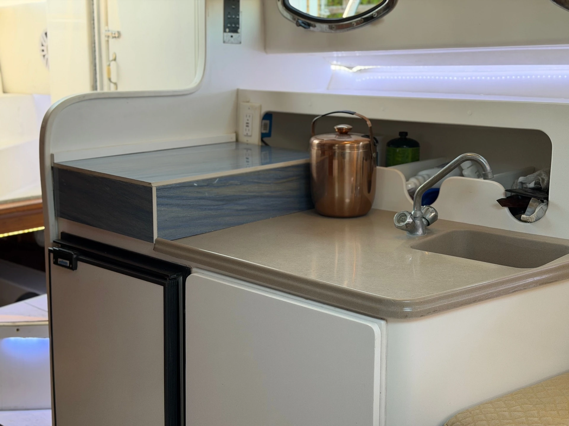 Kitchenette with sink and refrigerator